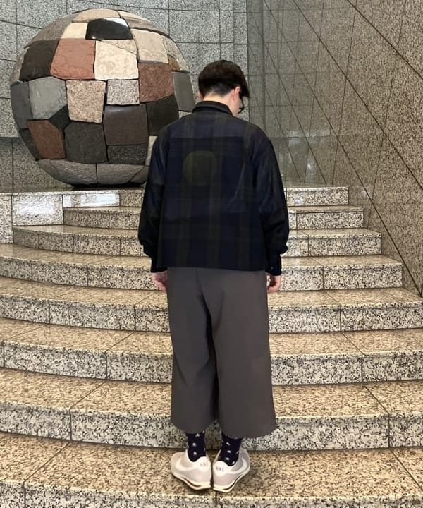 赤羽 花さんの「BEAMS WOMEN｜ワイドショートフィット メッシュ ジップアップ シャツ」を使ったコーディネート