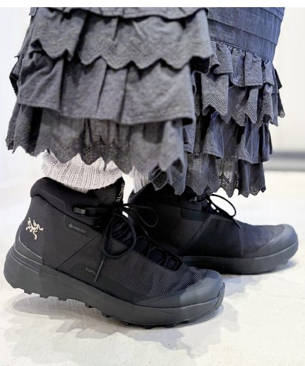 ナガオカ サキさんの「BEAMS WOMEN｜ユーロ ヴィンテージ フリル スカート」を使ったコーディネート