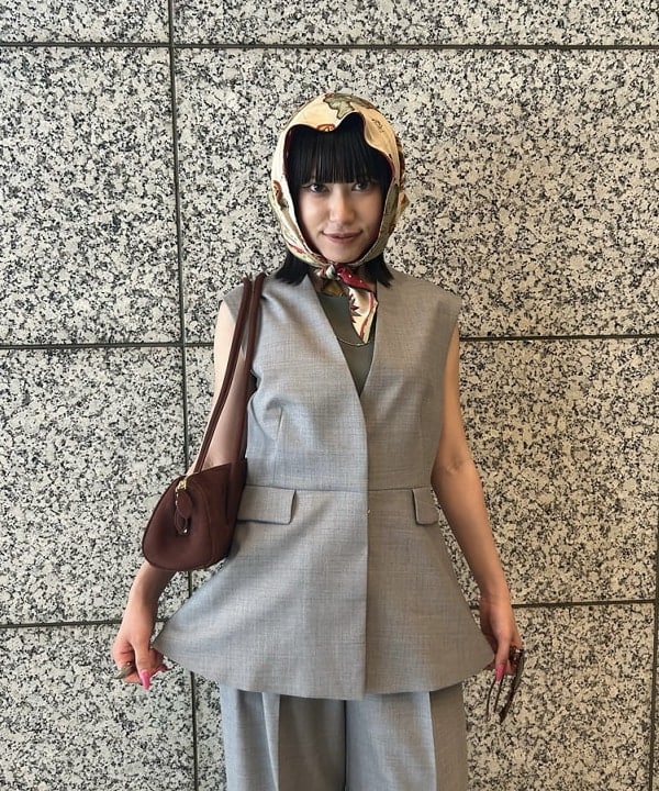 大槻 まひろさんの「BEAMS WOMEN｜エディター東原妙子 × Demi-Luxe BEAMS / ツイル イージー ストレート パンツ」を使ったコーディネート