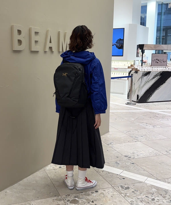 み　う　ちさんの「BEAMS WOMEN｜【別注】Gramicci / プリーツ スカート」を使ったコーディネート