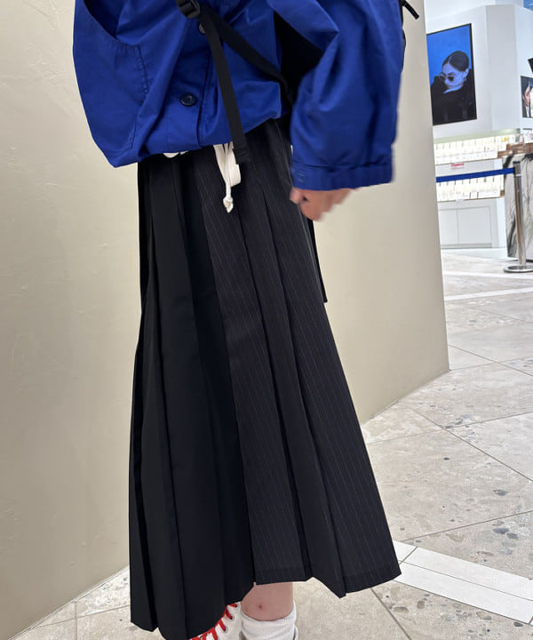 み　う　ちさんの「BEAMS WOMEN｜【別注】Gramicci / プリーツ スカート」を使ったコーディネート