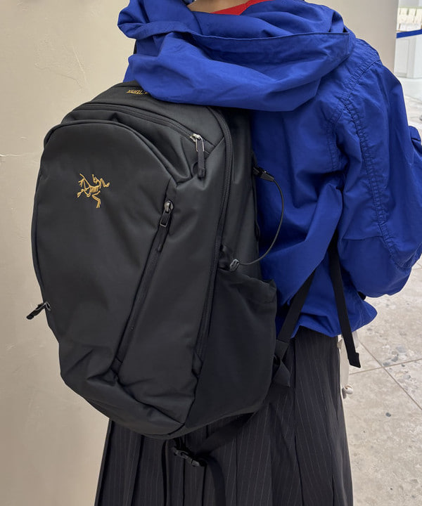 み　う　ちさんの「BEAMS WOMEN｜【別注】Gramicci / プリーツ スカート」を使ったコーディネート