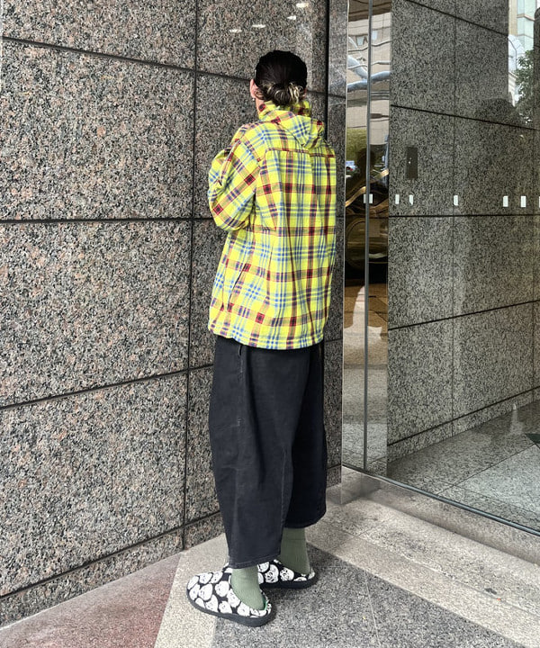 菊田 悠さんの「BEAMS WOMEN｜ワイドフィット リフレクター チェック フードシャツ」を使ったコーディネート