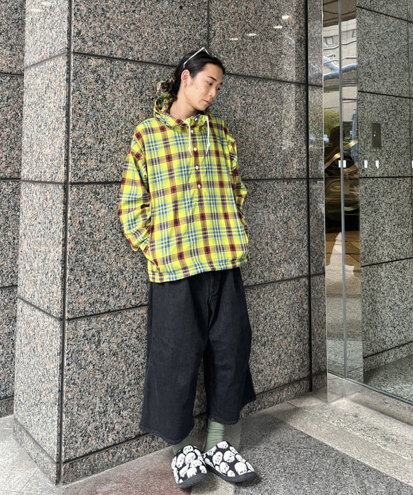 菊田 悠さんの「BEAMS WOMEN｜ワイドフィット リフレクター チェック フードシャツ」を使ったコーディネート