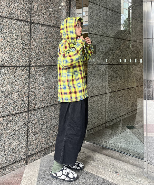 菊田 悠さんの「BEAMS WOMEN｜ワイドフィット リフレクター チェック フードシャツ」を使ったコーディネート