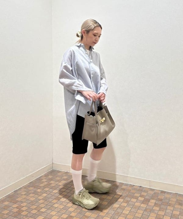 YABUさんの「BEAMS WOMEN｜AK+1 / シアー ストライプ シャツ」を使ったコーディネート