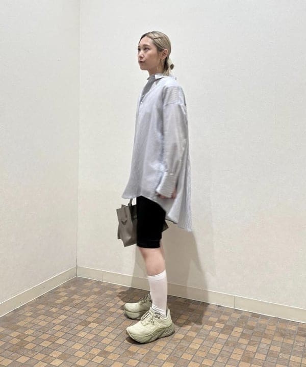 YABUさんの「BEAMS WOMEN｜AK+1 / シアー ストライプ シャツ」を使ったコーディネート