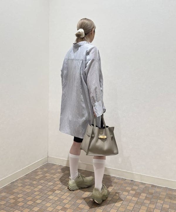 YABUさんの「BEAMS WOMEN｜AK+1 / シアー ストライプ シャツ」を使ったコーディネート