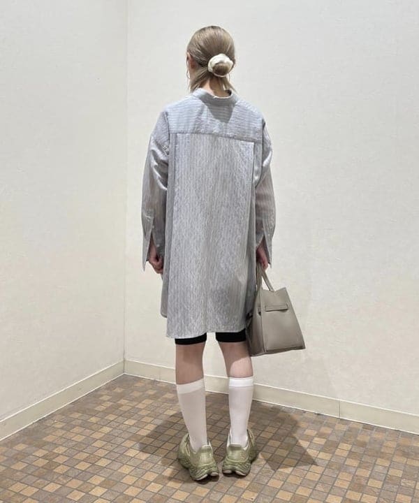 YABUさんの「BEAMS WOMEN｜AK+1 / シアー ストライプ シャツ」を使ったコーディネート