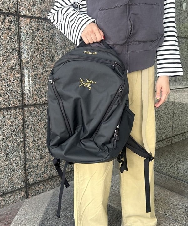 ばるたんさんの「BEAMS WOMEN｜エルボー パッチ バスク ロングスリーブ」を使ったコーディネート