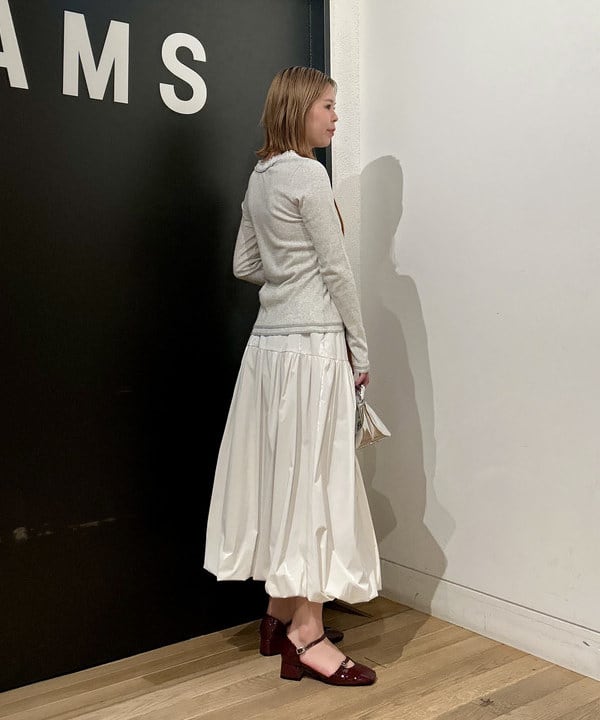 早川 萌子さんの「BEAMS WOMEN｜ギャザー ブレード Vネック トップス」を使ったコーディネート