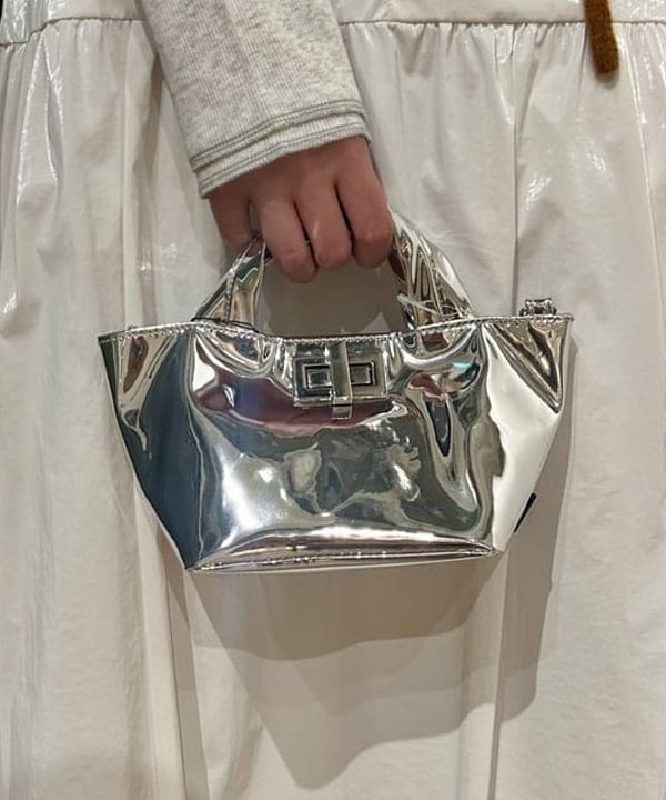 早川 萌子さんの「BEAMS WOMEN｜ギャザー ブレード Vネック トップス」を使ったコーディネート