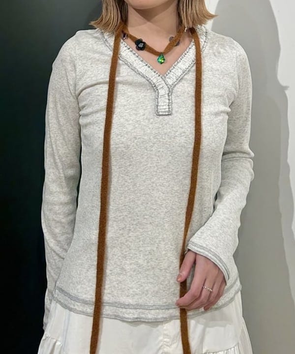 早川 萌子さんの「BEAMS WOMEN｜ギャザー ブレード Vネック トップス」を使ったコーディネート