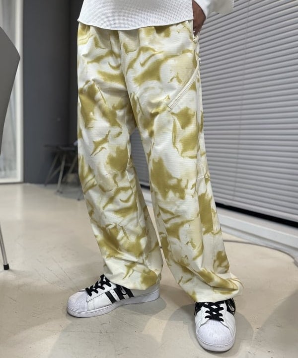 BAKU(東江 漠)さんの「BEAMS WOMEN｜ストレッチ オックスフォード ミニボタンダウンシャツ」を使ったコーディネート