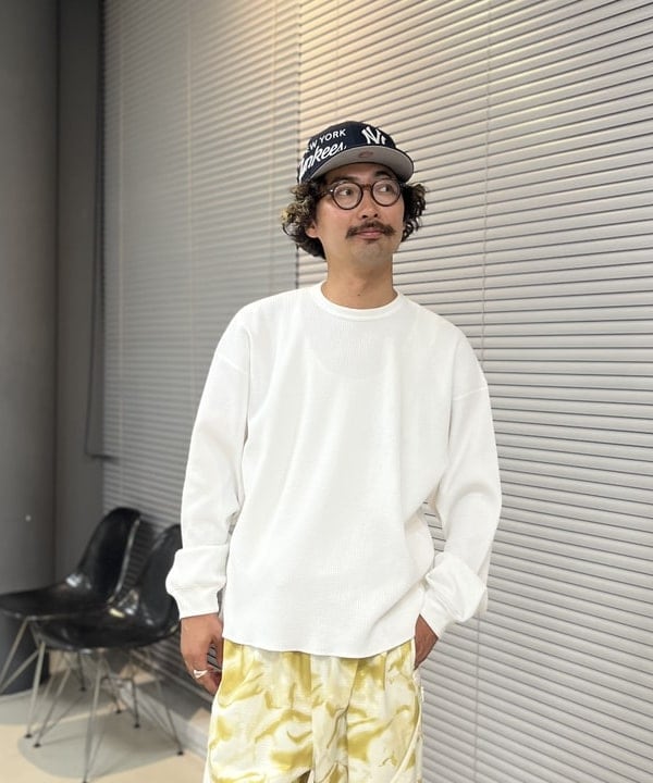 BAKU(東江 漠)さんの「BEAMS WOMEN｜ストレッチ オックスフォード ミニボタンダウンシャツ」を使ったコーディネート