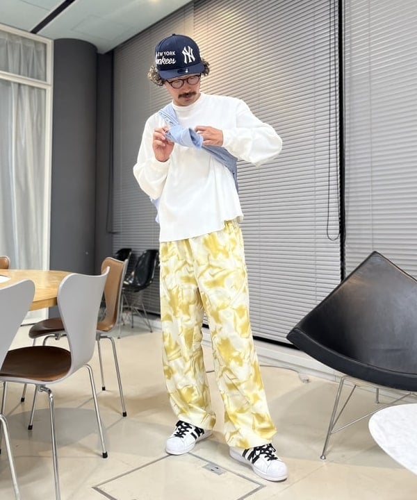 BAKU(東江 漠)さんの「BEAMS WOMEN｜ストレッチ オックスフォード ミニボタンダウンシャツ」を使ったコーディネート