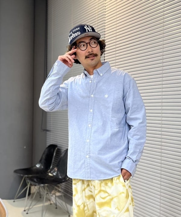 BAKU(東江 漠)さんの「BEAMS WOMEN｜ストレッチ オックスフォード ミニボタンダウンシャツ」を使ったコーディネート