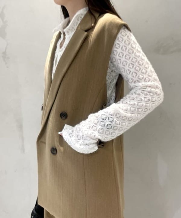 カタヤマ アヤさんの「BEAMS WOMEN｜ヘリンボーン 4ボタン ダブルブレスト ジレ」を使ったコーディネート