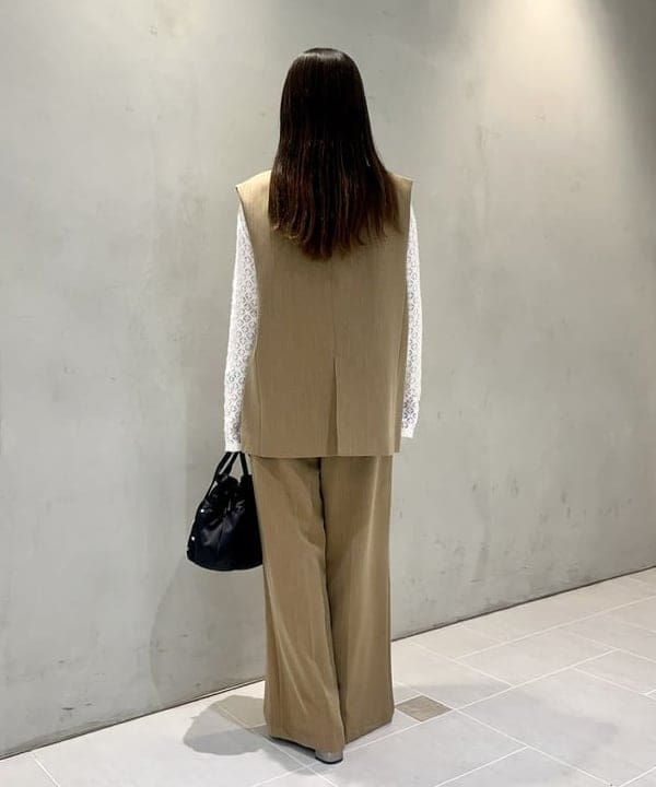 カタヤマ アヤさんの「BEAMS WOMEN｜ヘリンボーン 4ボタン ダブルブレスト ジレ」を使ったコーディネート