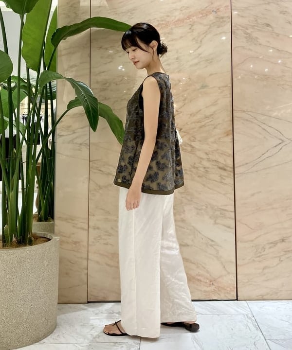 茂野 真楓さんの「BEAMS WOMEN｜モールヤーン フラワー ブラウス」を使ったコーディネート