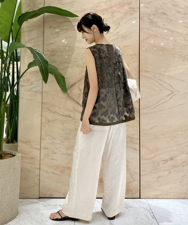 茂野 真楓さんの「BEAMS WOMEN｜モールヤーン フラワー ブラウス」を使ったコーディネート