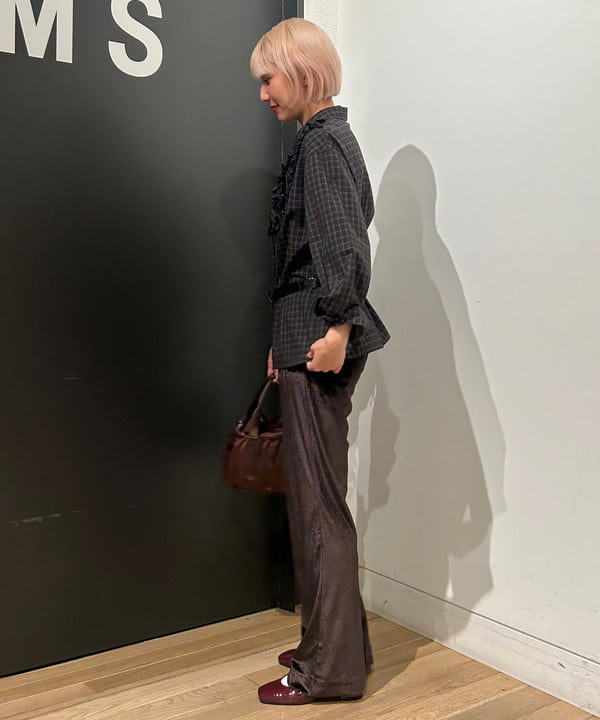 佐藤 亜美さんの「BEAMS WOMEN｜【別注】PENNEY&rsquo;S / ベロアパンツ」を使ったコーディネート