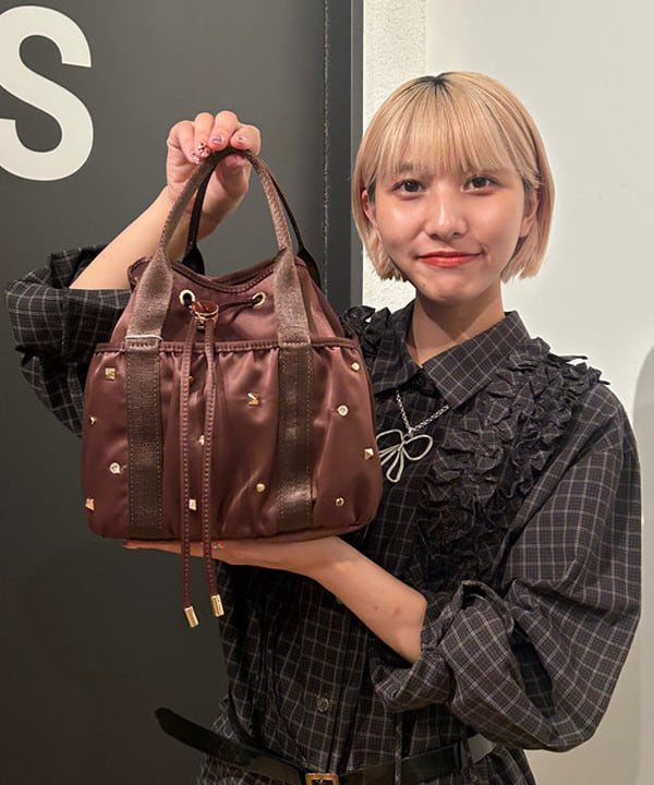 佐藤 亜美さんの「BEAMS WOMEN｜【別注】PENNEY&rsquo;S / ベロアパンツ」を使ったコーディネート