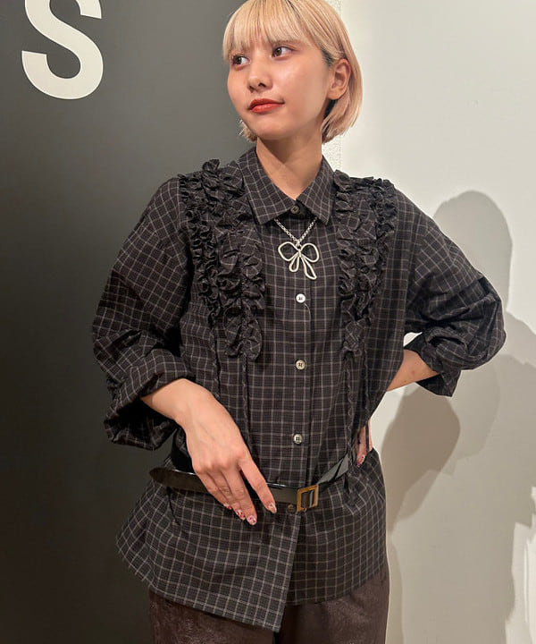 佐藤 亜美さんの「BEAMS WOMEN｜【別注】PENNEY&rsquo;S / ベロアパンツ」を使ったコーディネート