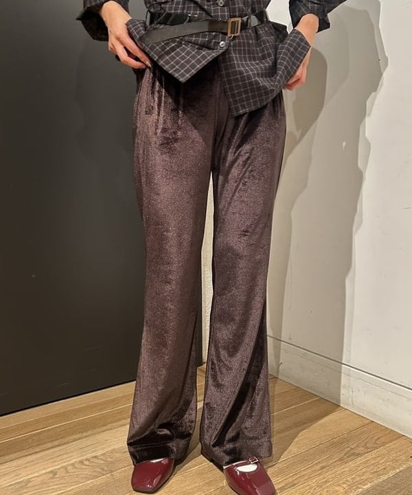 佐藤 亜美さんの「BEAMS WOMEN｜【別注】PENNEY&rsquo;S / ベロアパンツ」を使ったコーディネート