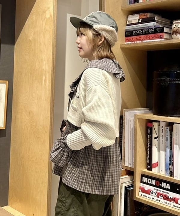 小原 もこさんの「BEAMS WOMEN｜ショート レタード カーディガン」を使ったコーディネート