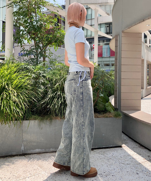 イトウミサキさんの「BEAMS WOMEN｜コーデュロイ 5ポケット ワイド パンツ」を使ったコーディネート