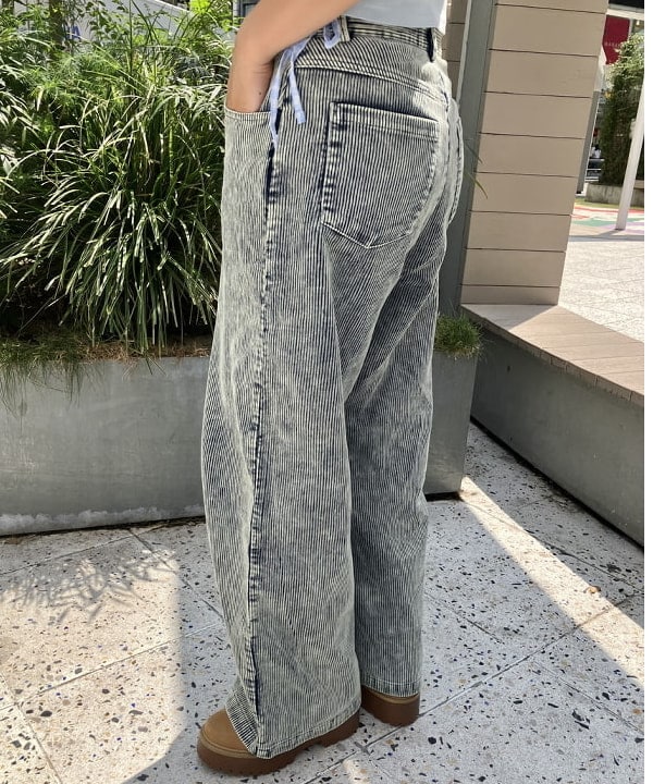 イトウミサキさんの「BEAMS WOMEN｜コーデュロイ 5ポケット ワイド パンツ」を使ったコーディネート