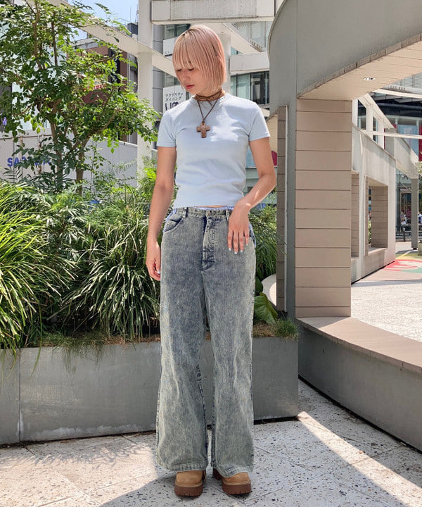 イトウミサキさんの「BEAMS WOMEN｜コーデュロイ 5ポケット ワイド パンツ」を使ったコーディネート