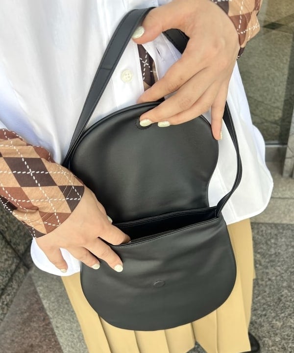 あさひさんの「BEAMS WOMEN｜【別注】FRED PERRY / PANELLED SHIRT」を使ったコーディネート