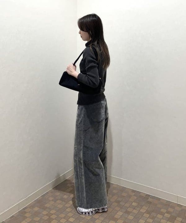 加歩さんの「BEAMS WOMEN｜フロッキー デニム ワイド パンツ」を使ったコーディネート