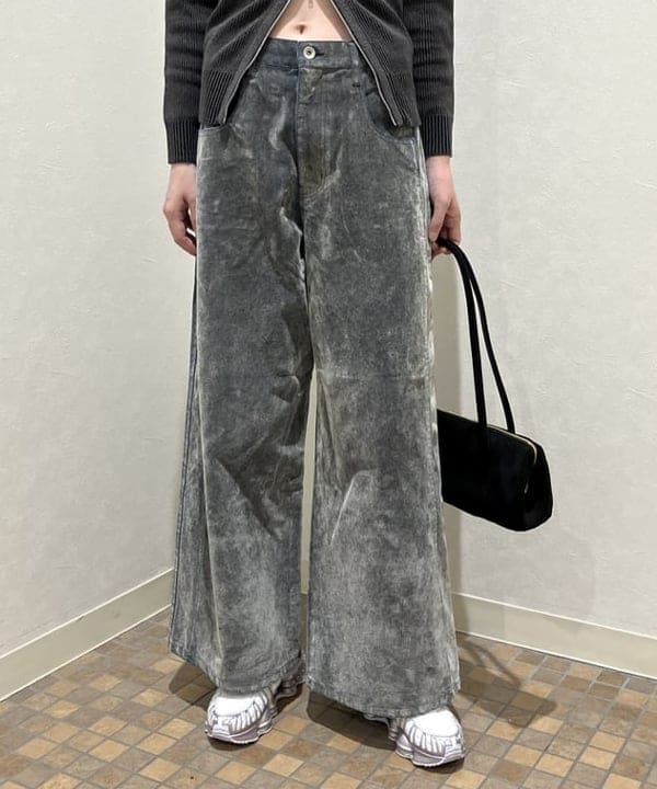 加歩さんの「BEAMS WOMEN｜フロッキー デニム ワイド パンツ」を使ったコーディネート