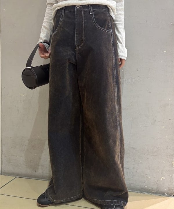 山本 里南さんの「BEAMS WOMEN｜フロッキー デニム ワイド パンツ」を使ったコーディネート