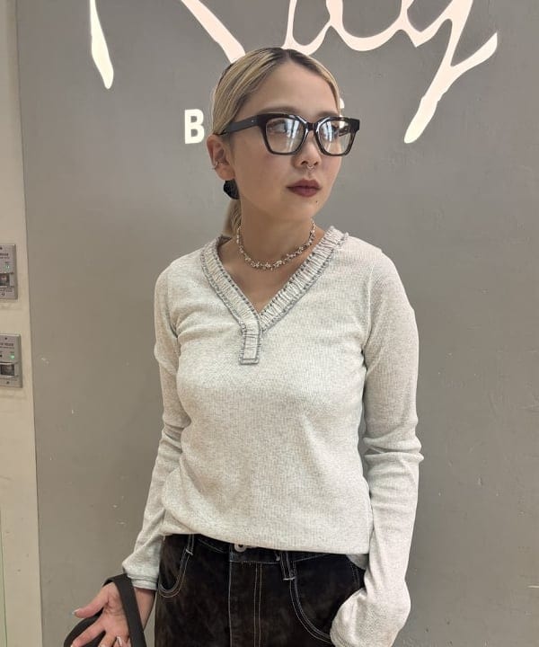 山本 里南さんの「BEAMS WOMEN｜フロッキー デニム ワイド パンツ」を使ったコーディネート