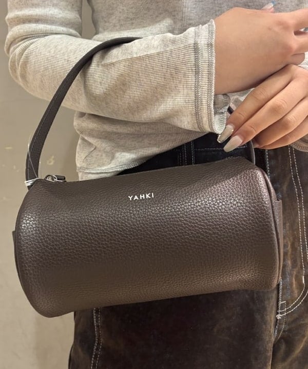 山本 里南さんの「BEAMS WOMEN｜フロッキー デニム ワイド パンツ」を使ったコーディネート