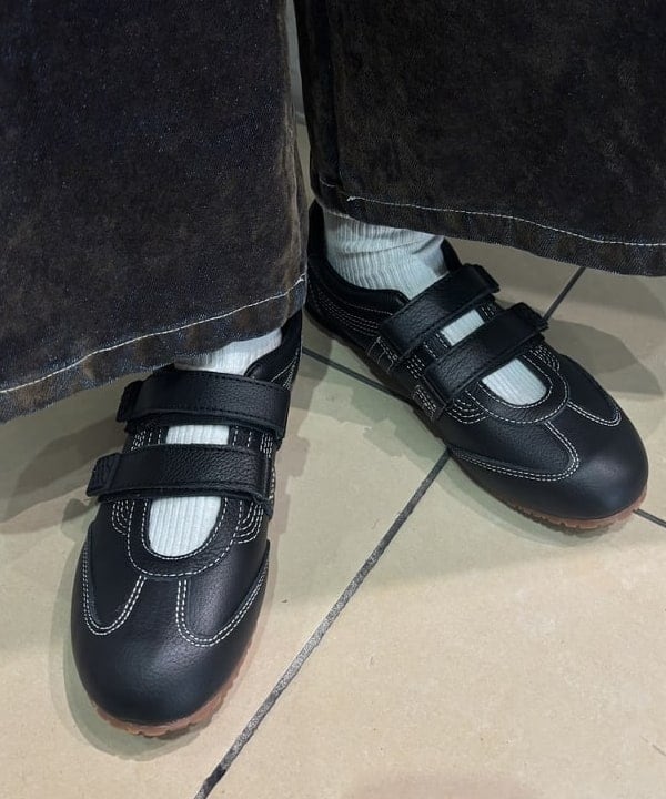 山本 里南さんの「BEAMS WOMEN｜フロッキー デニム ワイド パンツ」を使ったコーディネート