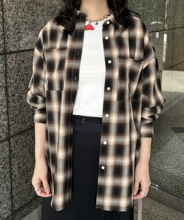 Sakiさんの「BEAMS WOMEN｜オンブレチェック ビッグ シャツ」を使ったコーディネート