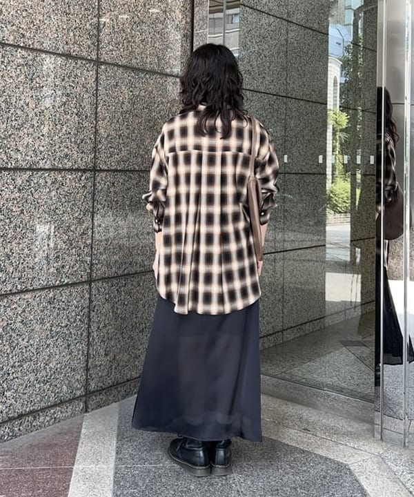 Sakiさんの「BEAMS WOMEN｜オンブレチェック ビッグ シャツ」を使ったコーディネート