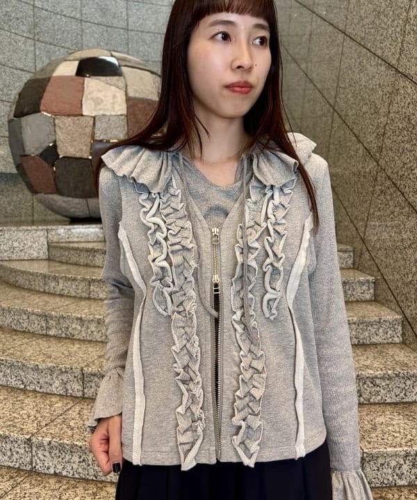 はやしあかねさんの「BEAMS WOMEN｜フリルブレード ウラケ ベスト」を使ったコーディネート