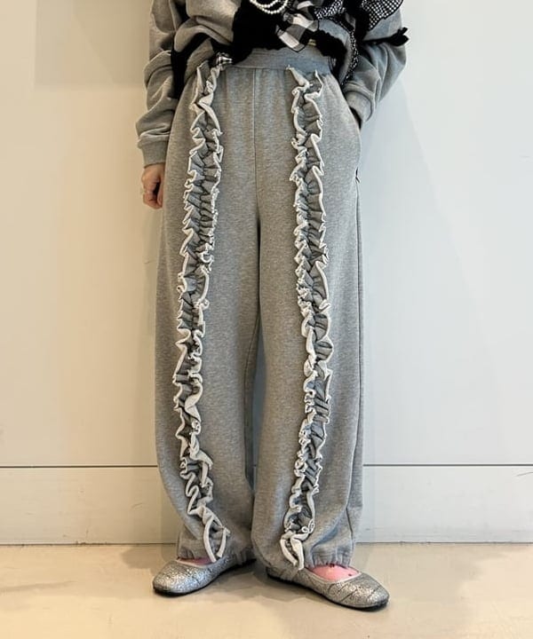 清水 彩乃さんの「BEAMS WOMEN｜【別注】TORI-TO / リボン スウェット シャツ」を使ったコーディネート