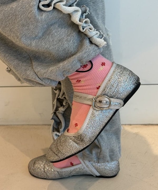 清水 彩乃さんの「BEAMS WOMEN｜【別注】TORI-TO / リボン スウェット シャツ」を使ったコーディネート