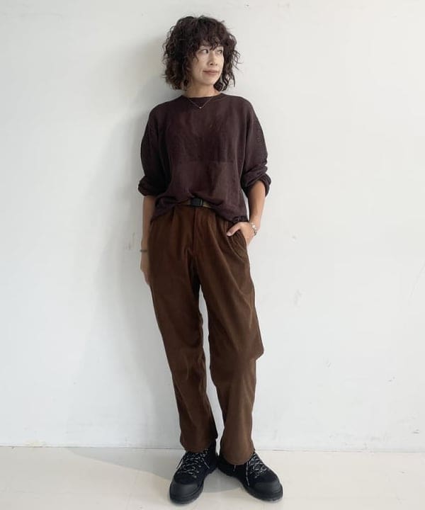「シアー」と「コーデュロイ」で遊ぶ、素材MIXのワントーンコーデ