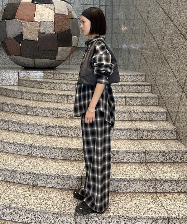 吉田 花さんの「BEAMS WOMEN｜オンブレチェック ビッグ シャツ」を使ったコーディネート