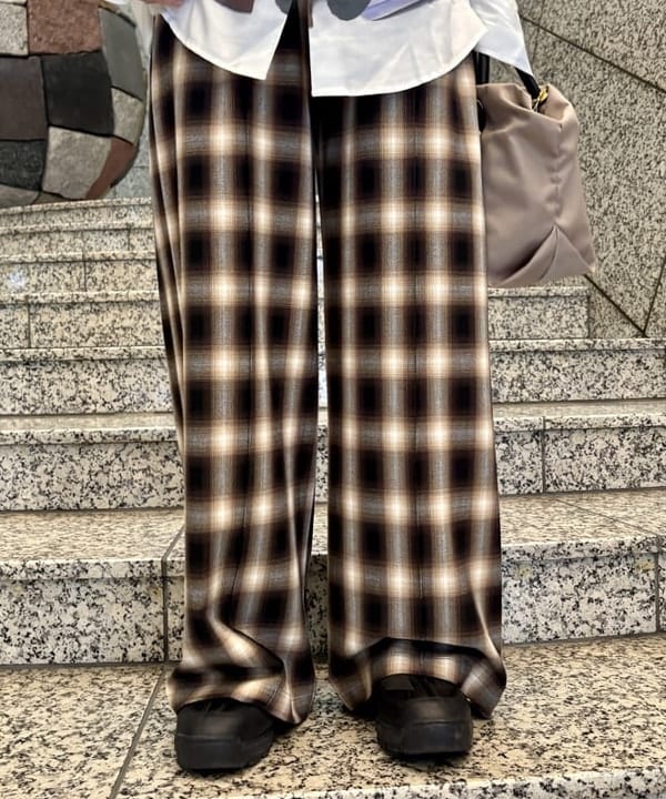 YABUさんの「BEAMS WOMEN｜オンブレチェック ワイド パンツ」を使ったコーディネート