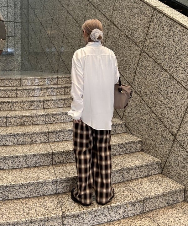 YABUさんの「BEAMS WOMEN｜オンブレチェック ワイド パンツ」を使ったコーディネート