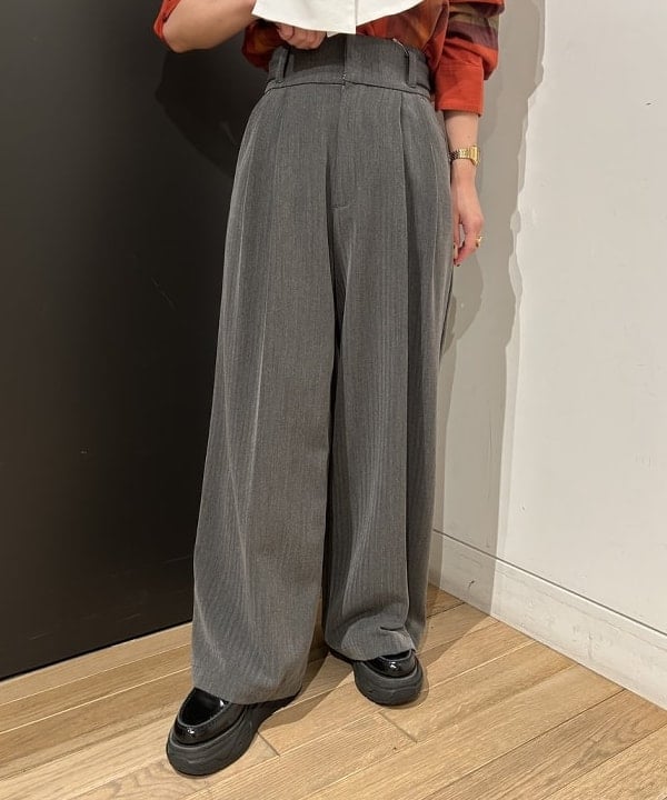 ando naoさんの「BEAMS WOMEN｜blicenscell / ビジュー バッグ」を使ったコーディネート